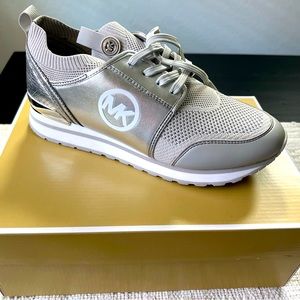 Michael kors sneakers size 8 women’s. Only worn one time.
